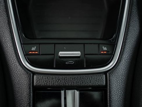 Used 2018 Porsche Panamera 4S image 9