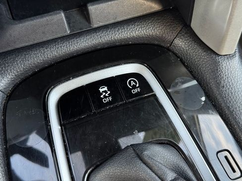 Used 2025 Toyota Corolla Cross XLE FWD image 37