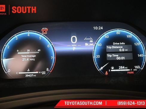 Used 2024 Toyota Grand Highlander AWD image 12