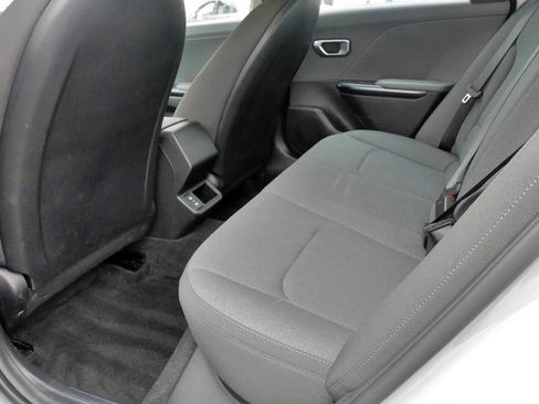 Used 2025 Kia K4 LXS image 17