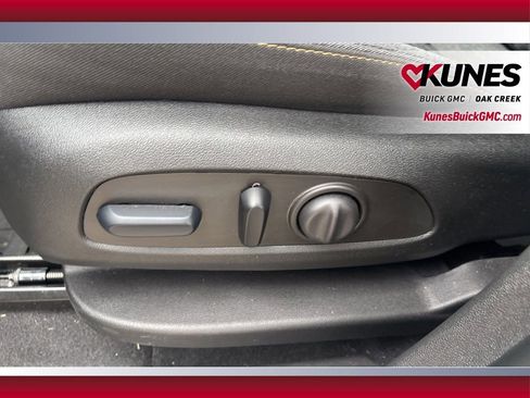 Used 2024 Chevrolet Equinox LT image 11