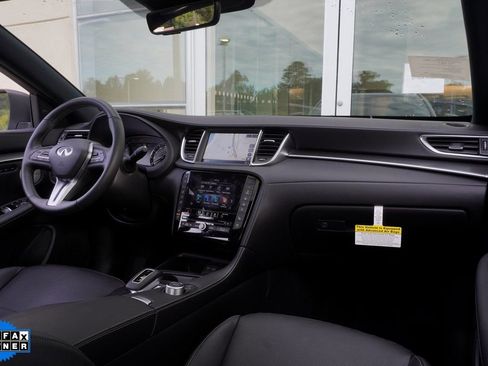 Certified 2025 INFINITI QX55 Essential image 15