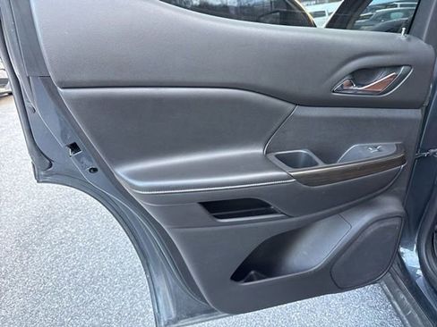 Used 2019 GMC Acadia SLT image 18