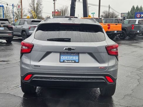 Used 2025 Chevrolet Trax RS w/ Sunroof Package image 5