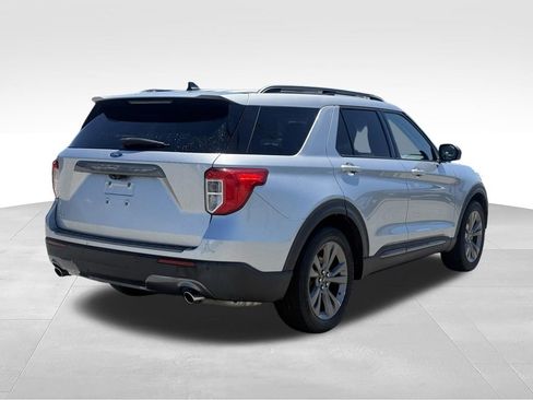 Used 2021 Ford Explorer XLT w/ Equipment Group 202A RWD image 22