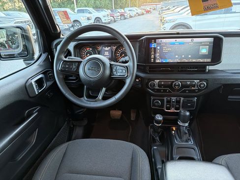 Used 2025 Jeep Wrangler Unlimited Sport AWD/4WD image 21