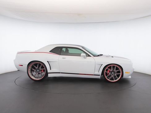 Used 2010 Dodge Challenger R/T image 29