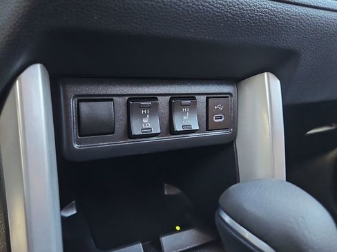 Used 2025 Toyota Corolla Cross XLE image 19