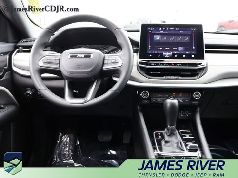 Used 2025 Jeep Compass Limited AWD/4WD image 18