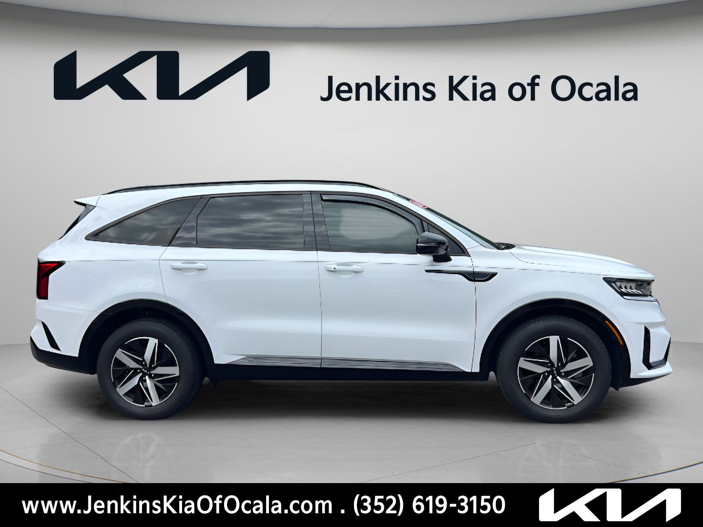 Used 2023 Kia Sorento EX w/ Panoramic Sunroof Package FWD image 2