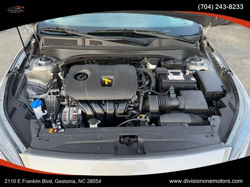 Used 2022 Kia Forte LXS w/ LXS Technology Package FWD image 8