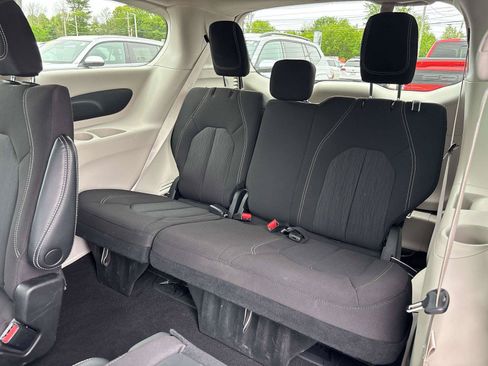 Used 2023 Chrysler Voyager LX FWD image 18