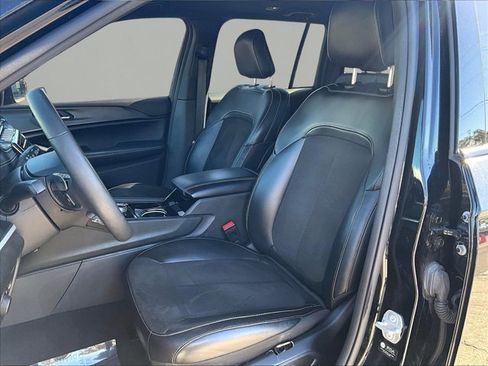 Used 2023 Jeep Grand Cherokee Altitude image 26