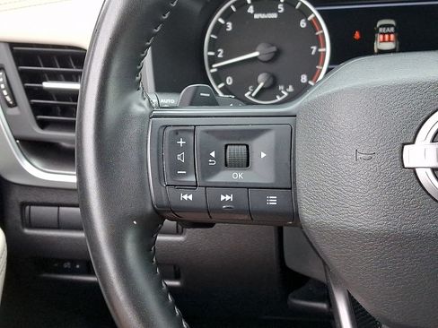 Used 2025 Nissan Rogue SV FWD image 21