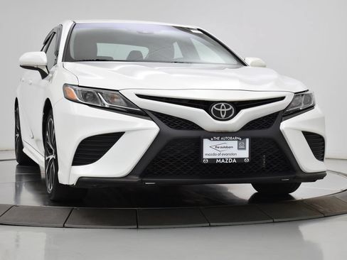 Used 2018 Toyota Camry SE FWD image 12