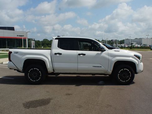 Used 2025 Toyota Tacoma TRD Sport AWD/4WD image 23
