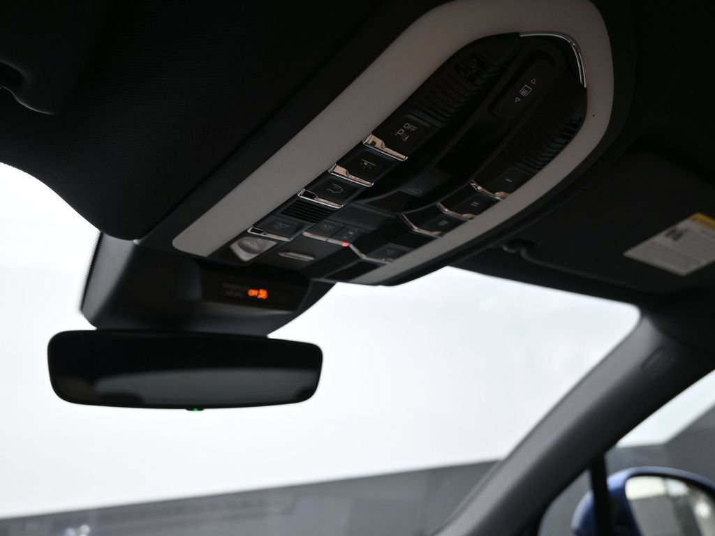 Certified 2026 Porsche Macan AWD/4WD image 18
