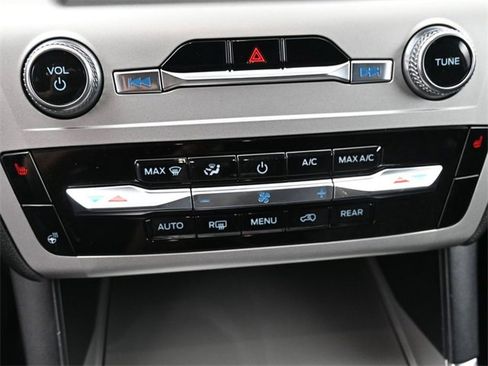 Used 2022 Ford Explorer XLT w/ Equipment Group 202A image 16