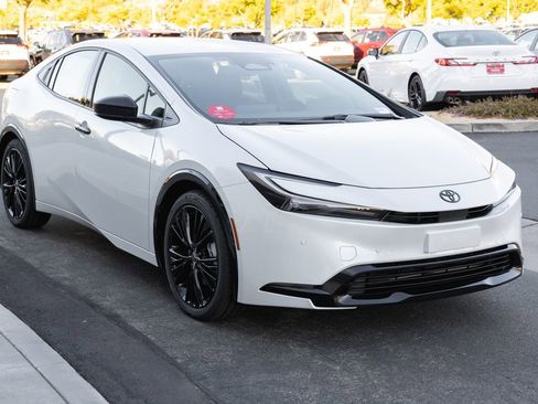New 2026 Toyota Prius Plug-In Hybrid FWD image 3