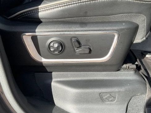 Used 2019 RAM 1500 Laramie AWD/4WD image 32