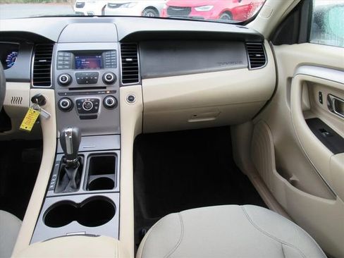 Used 2018 Ford Taurus SE image 14