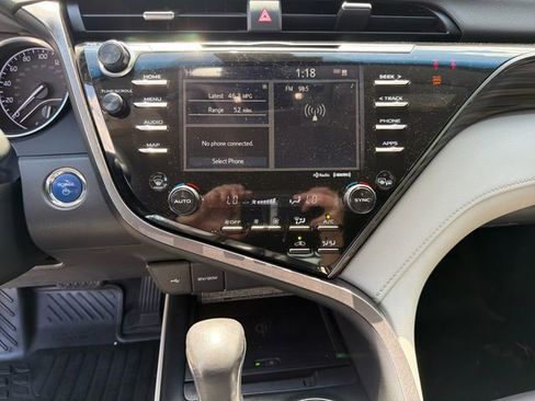 Used 2020 Toyota Camry XLE image 21