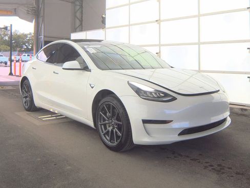 Used 2020 Tesla Model 3 Standard Range RWD image 3