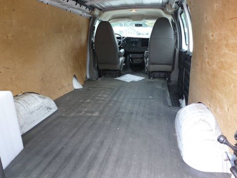 Used 2013 Chevrolet Express 2500 RWD image 18