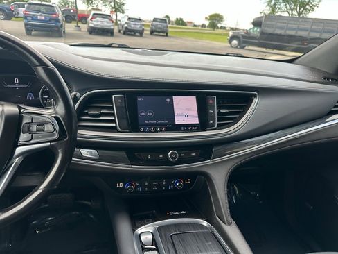 Used 2022 Buick Enclave Premium FWD image 12