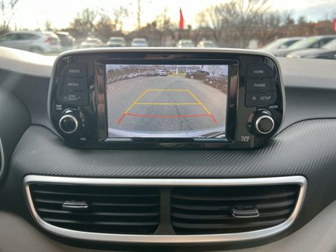 Used 2019 Hyundai Tucson SE image 18