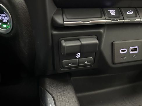 Used 2021 Chevrolet Silverado 2500 LTZ w/ LTZ Convenience Package image 38