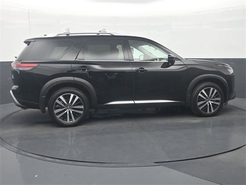 Used 2025 Nissan Pathfinder Platinum w/ Black Appearance Package image 8