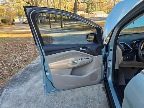 Used 2013 Ford C-MAX SEL image 21