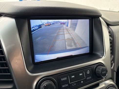 Used 2018 Chevrolet Suburban LT image 20