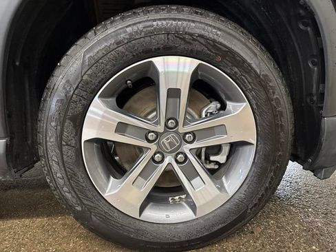 Used 2025 Honda Pilot EX-L image 9