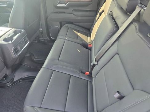 New 2026 GMC Sierra 1500 SLT image 9