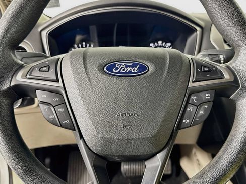 Used 2018 Ford Fusion SE FWD image 26