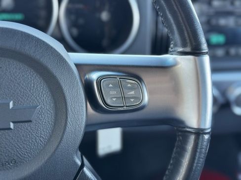 Used 2004 Chevrolet SSR w/ Preferred Equipment Group image 23