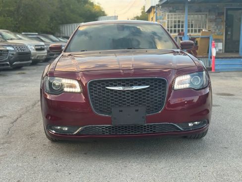 Used 2019 Chrysler 300 S image 3