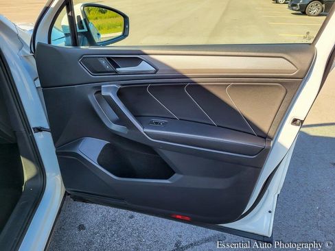 Used 2022 Volkswagen Tiguan SE image 30