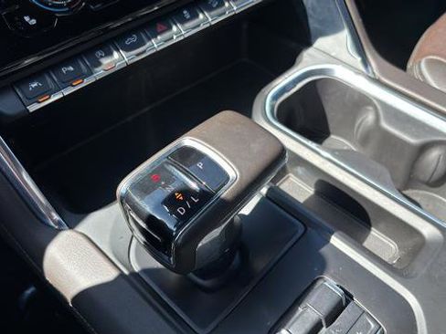 Used 2023 GMC Sierra 1500 Denali w/ Technology Package AWD/4WD image 18