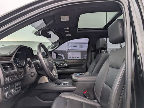 Used 2022 Chevrolet Suburban LT w/ LT Signature Package image 9