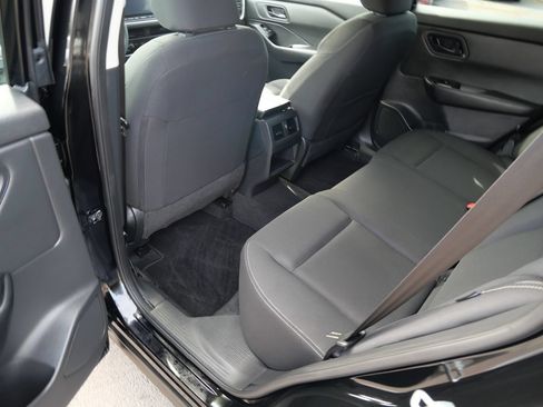 Used 2024 Nissan Rogue S AWD/4WD image 18