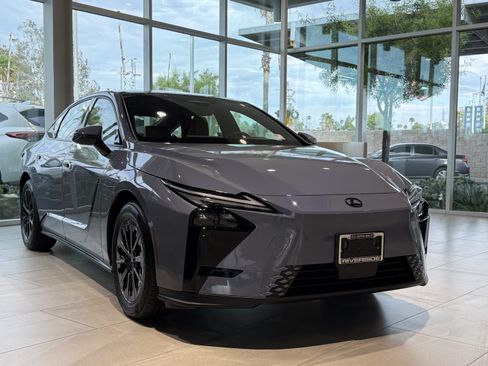 New 2026 Lexus ES 350e FWD image 2