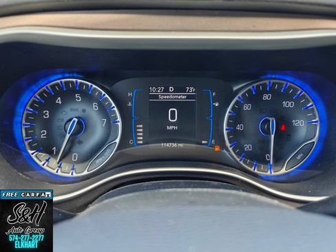 Used 2017 Chrysler Pacifica Touring-L FWD image 23