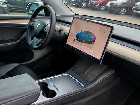 Used 2022 Tesla Model Y Long Range AWD/4WD image 18