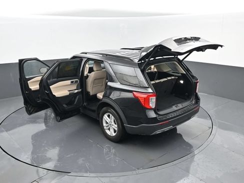 Used 2023 Ford Explorer XLT w/ Equipment Group 202A AWD/4WD image 29