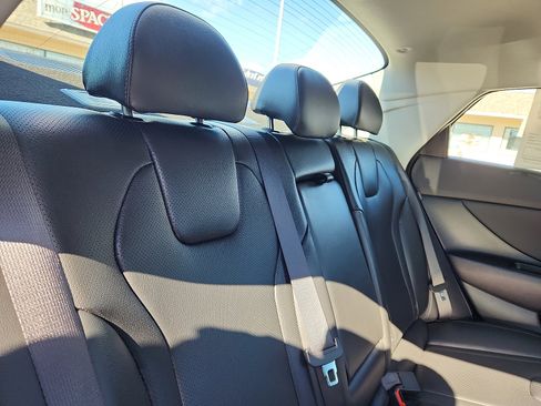Used 2024 Hyundai Elantra Limited FWD image 30