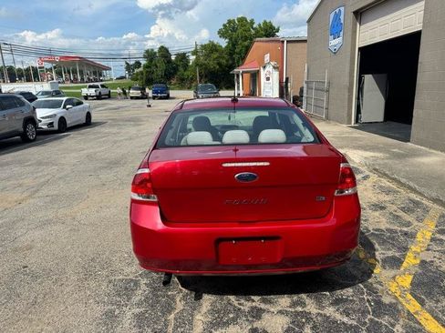 Used 2010 Ford Focus SE FWD image 6