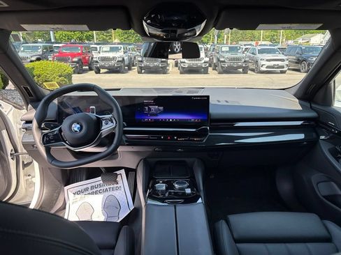 Used 2026 BMW 530i xDrive AWD/4WD image 22